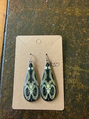 Black and Gold Teardrop Dangle Earrings
